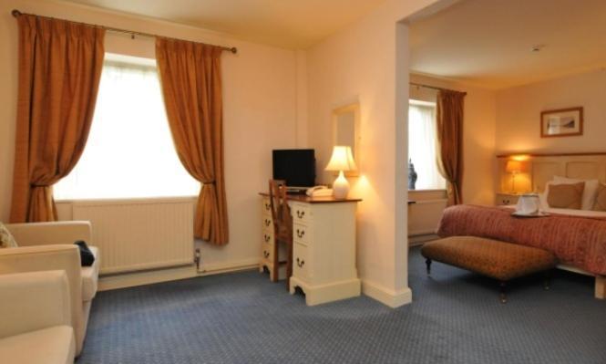 The Wellington Arms Hotel Stratfield Saye Room photo